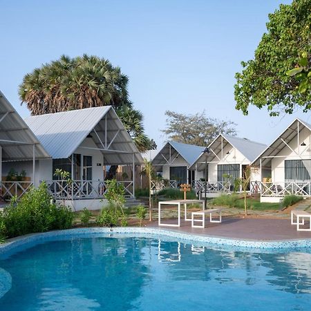 Praveg Beach Resort Daman Lighthouse Beach Luaran gambar