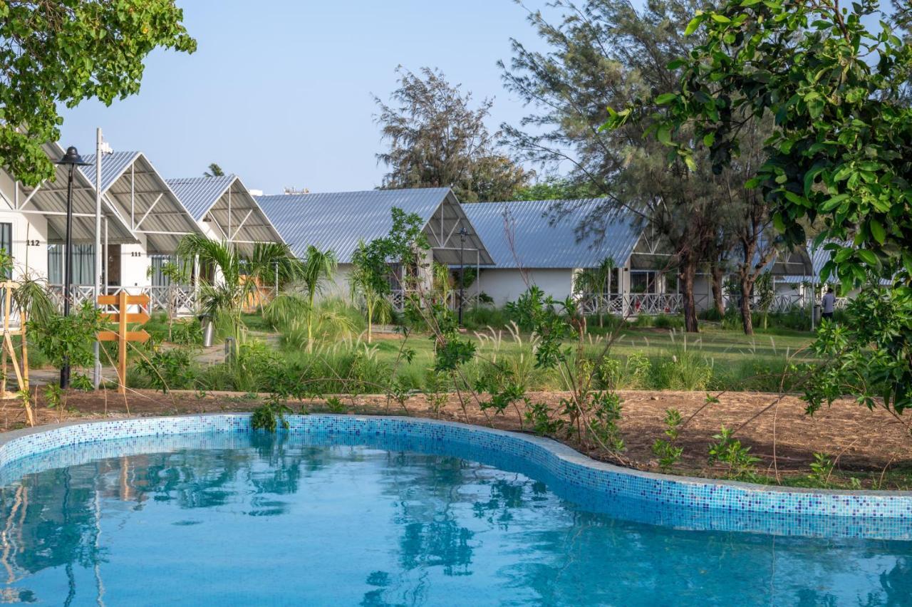 Praveg Beach Resort Daman Lighthouse Beach Luaran gambar