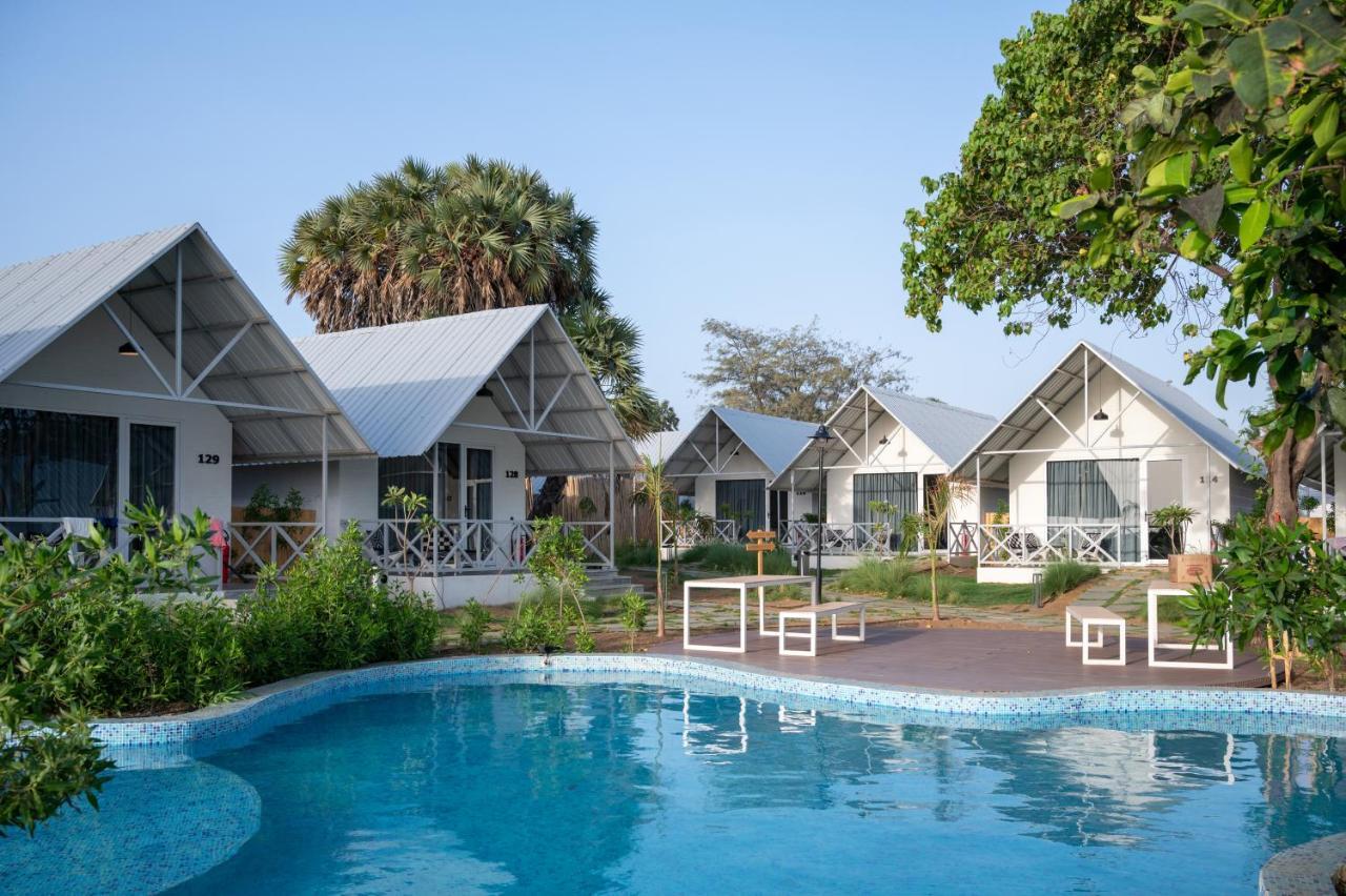 Praveg Beach Resort Daman Lighthouse Beach Luaran gambar