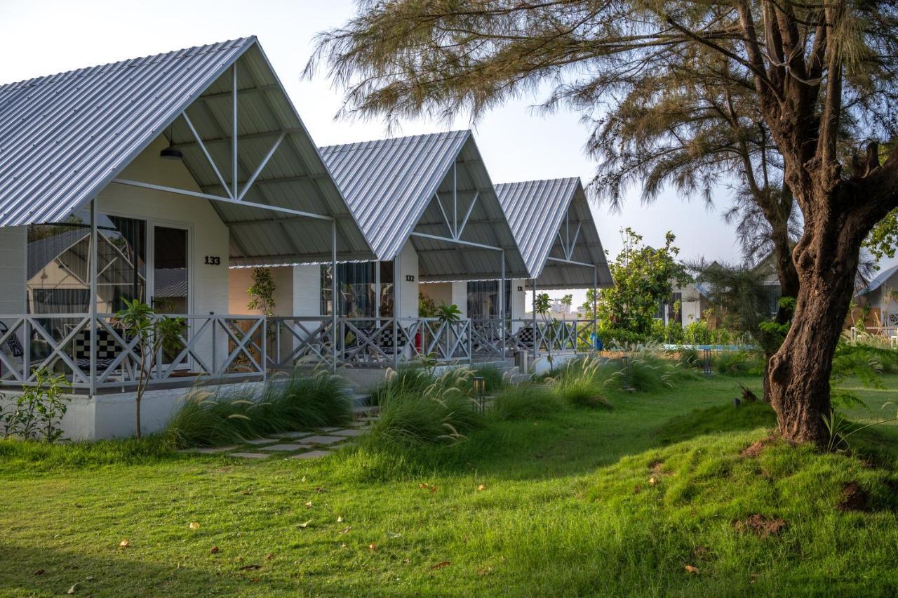 Praveg Beach Resort Daman Lighthouse Beach Luaran gambar